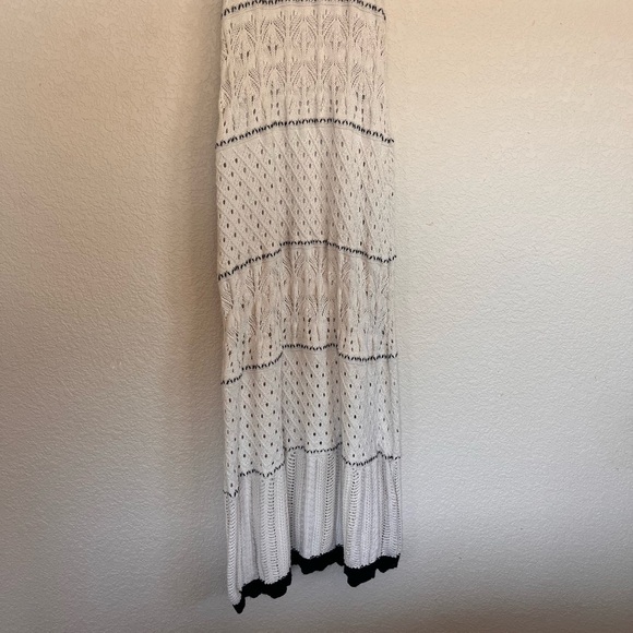 Olive & Oak Crochet Midi Dress with Black Trim Detailing - Picture 5 of 7